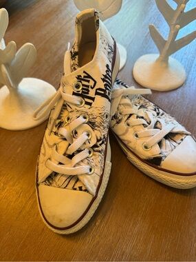 NWOT Limited edition rare Harry Potter Converse